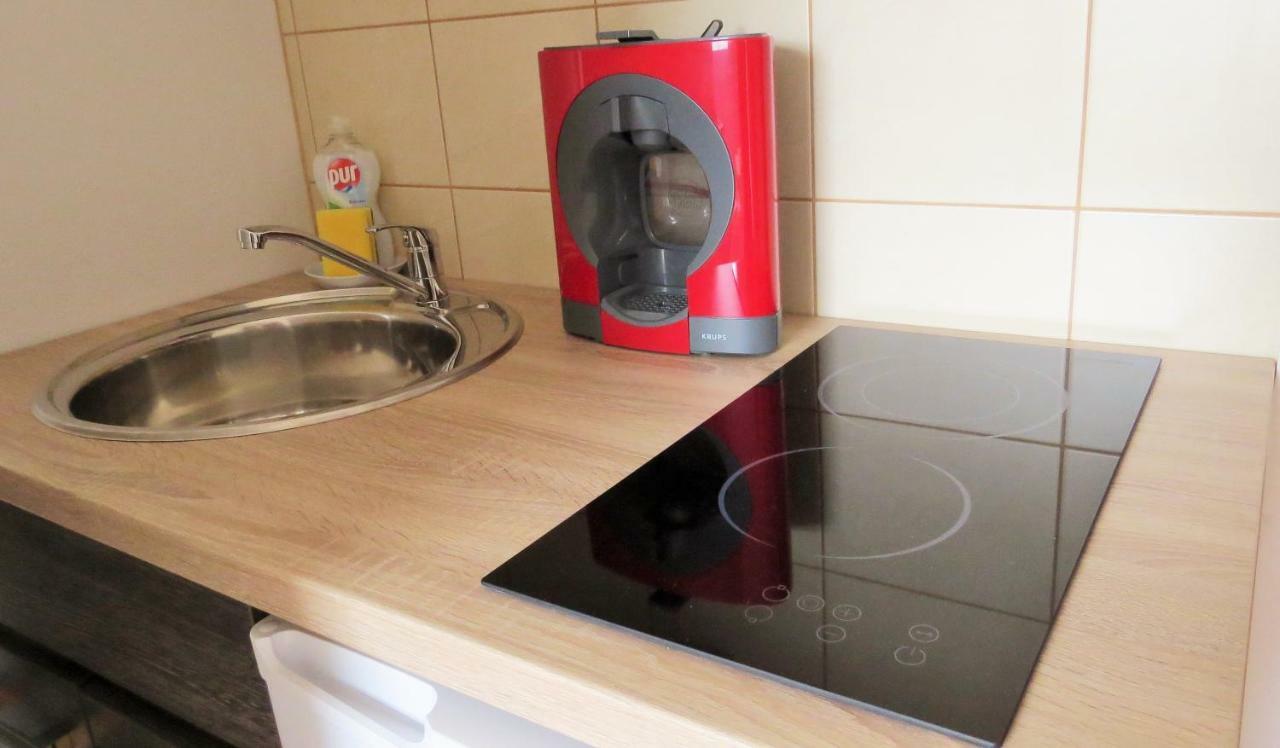 Mia Airport Studio Apartment - 0-24H Self Check In&Out - Parking On Site Velika Gorica Exteriör bild