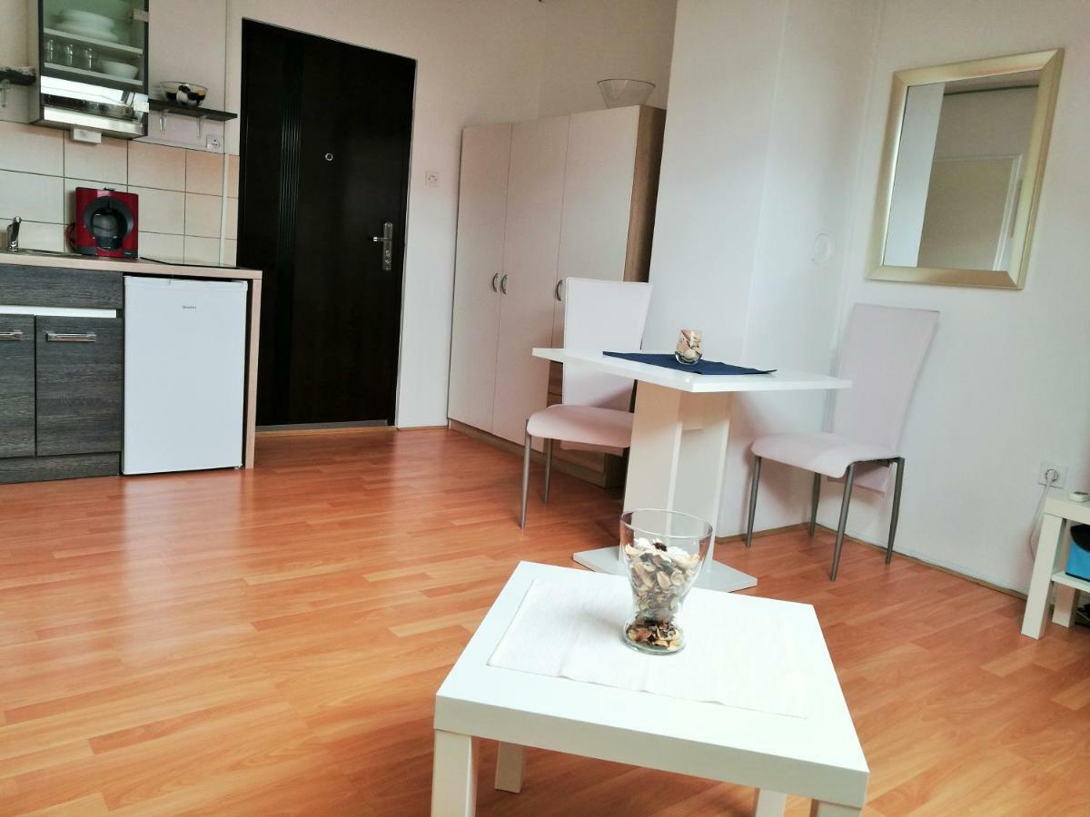 Mia Airport Studio Apartment - 0-24H Self Check In&Out - Parking On Site Velika Gorica Exteriör bild