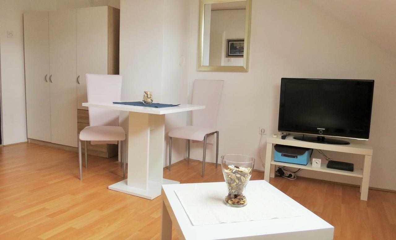 Mia Airport Studio Apartment - 0-24H Self Check In&Out - Parking On Site Velika Gorica Exteriör bild